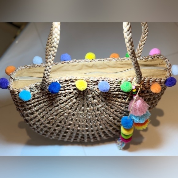 Hand crafted woven tote bag- chic fun design! - Picture 5 of 5